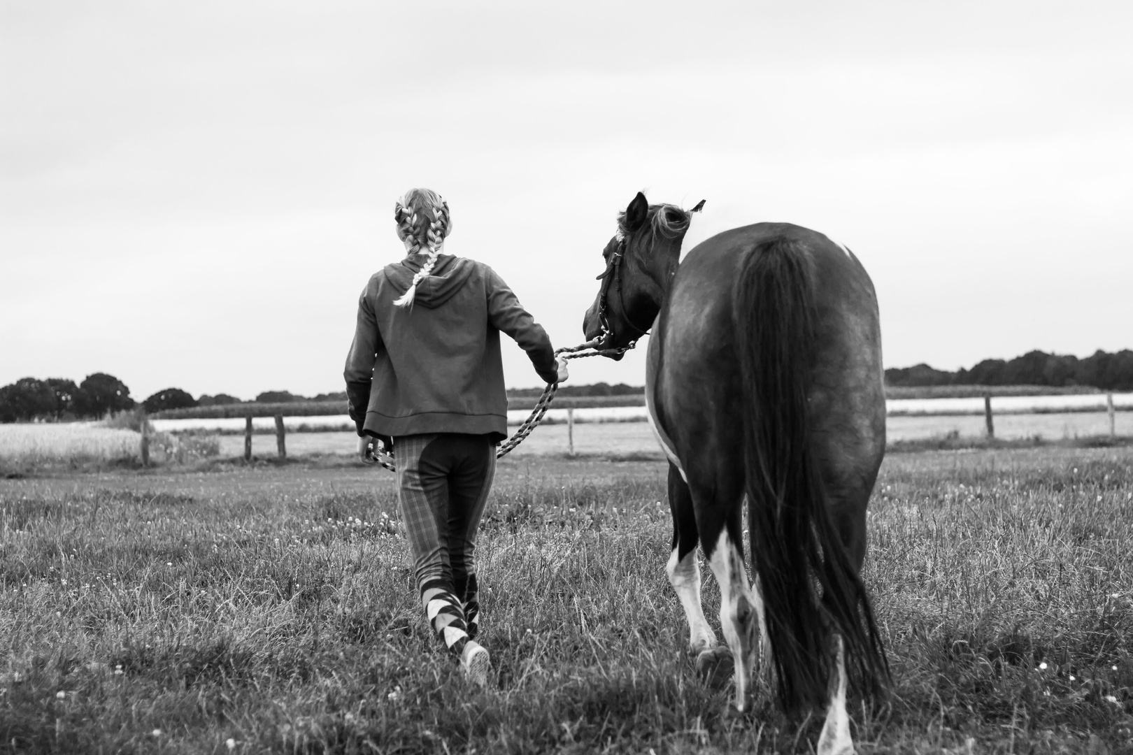 Frau mit Pferd