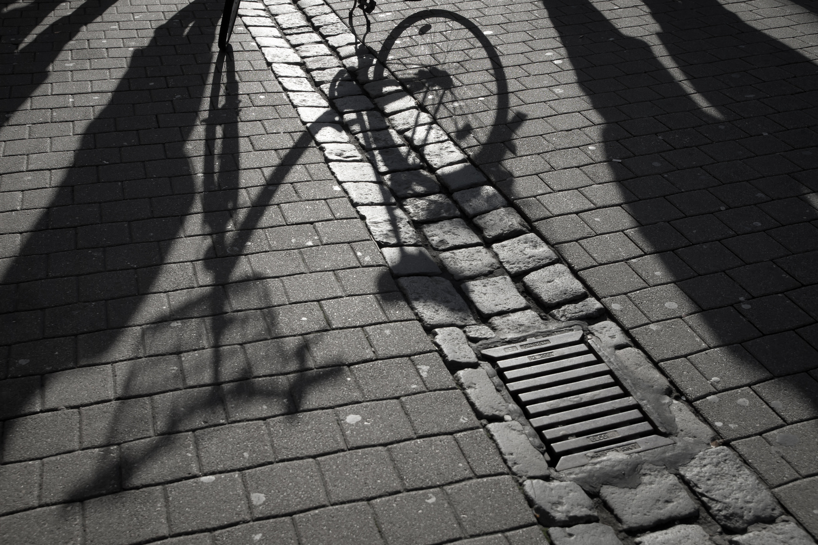 Frau S. hat ihr Fahrrad abgestellt und ist in der "Nordsee" verschwunden...