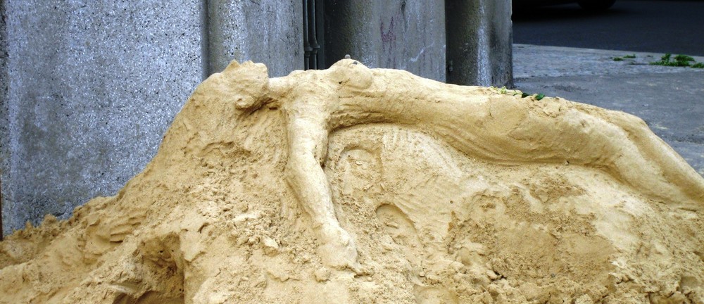 Frau Sand in Stadt