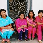 Frauen auf dem Lalbagh Fort in Dhaka