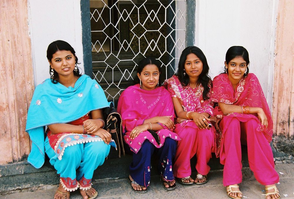 Frauen auf dem Lalbagh Fort in Dhaka von Fumiko Matsuyama 