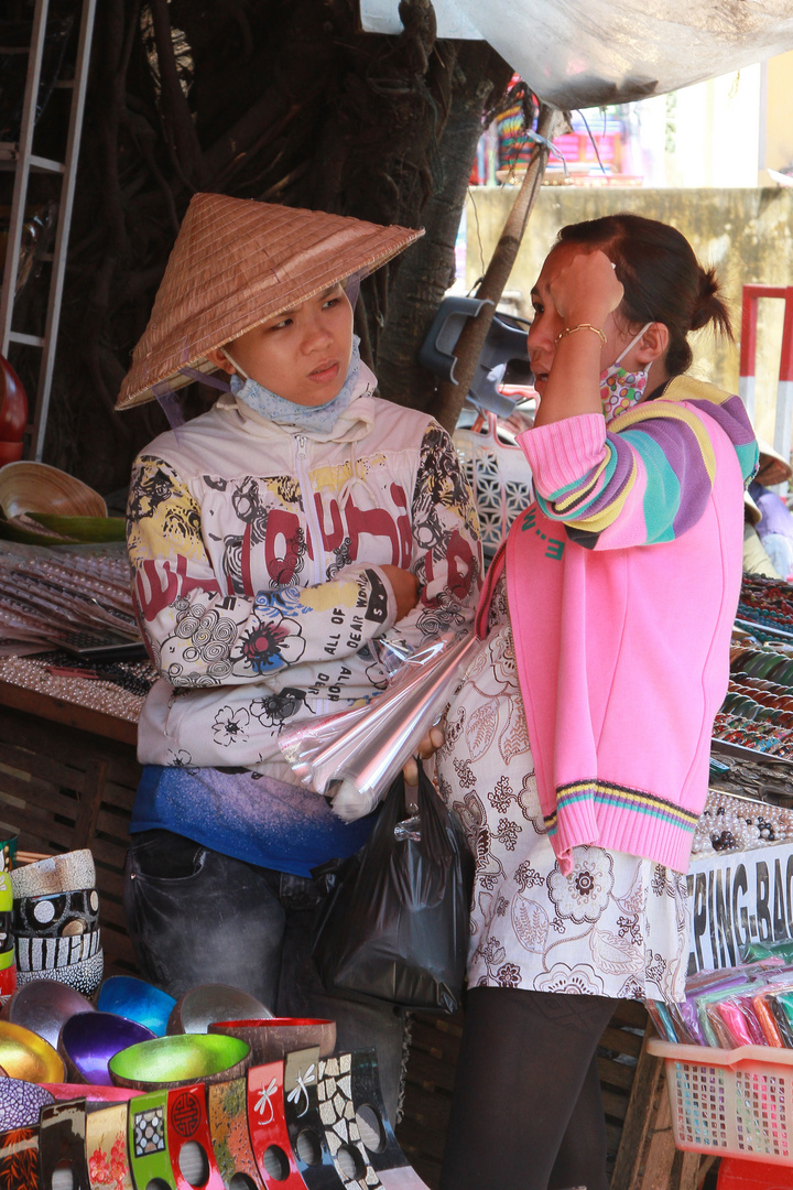 Frauen auf dem Markt in Hoi An, Vietnam