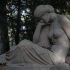Frauen auf dem Waldfriedhof 5