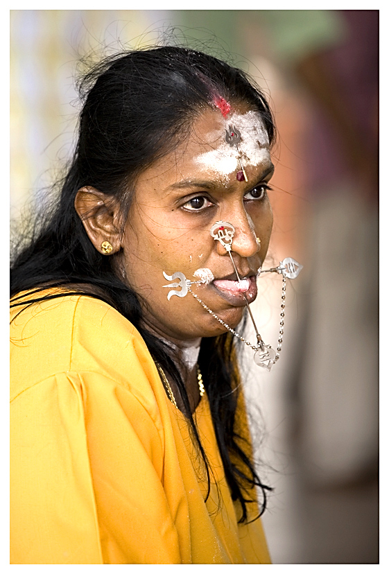 Frauen beim Thaipusamfest ...