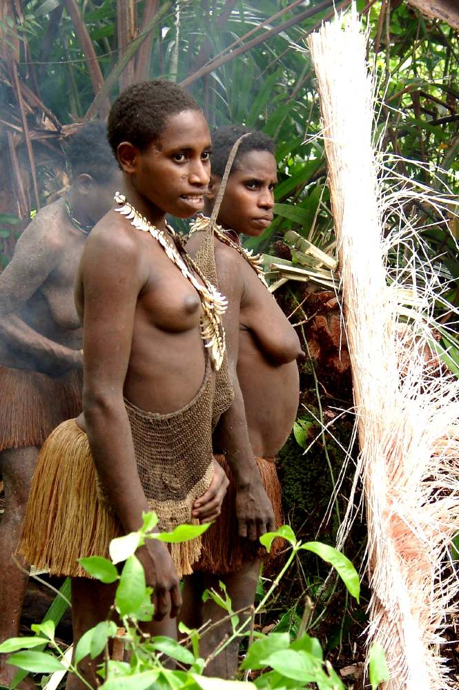 Frauen der Kurowoi in Papua