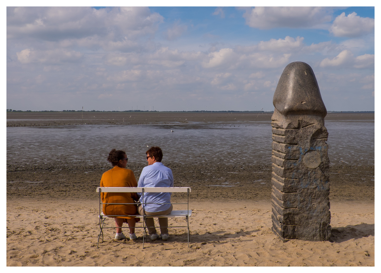 Frauen Gespräche am Kurhaus Strand