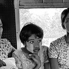 Frauen im Zug in der Central Line in Yangon