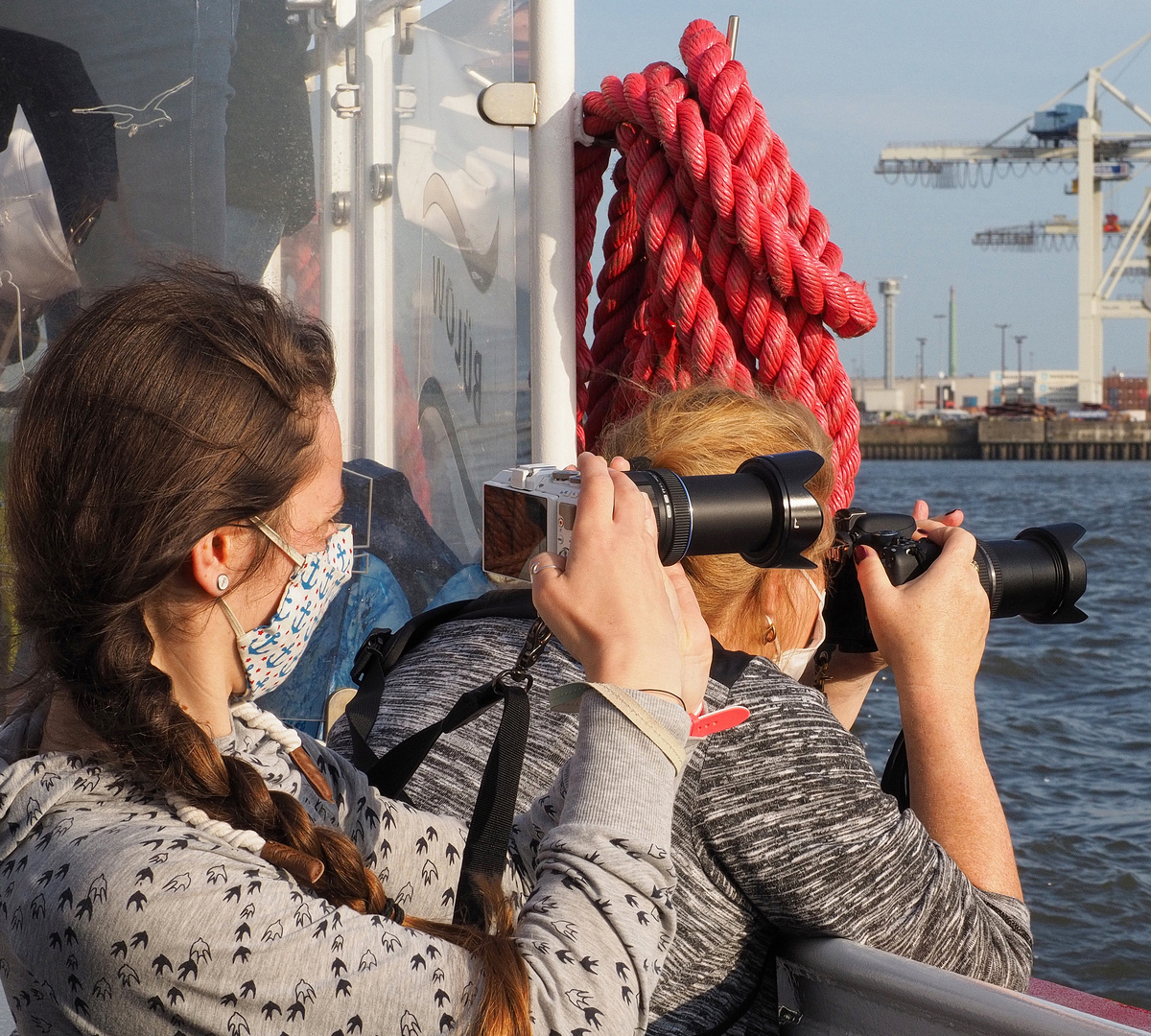 Frauen-Power auf der Foto-Barkasse