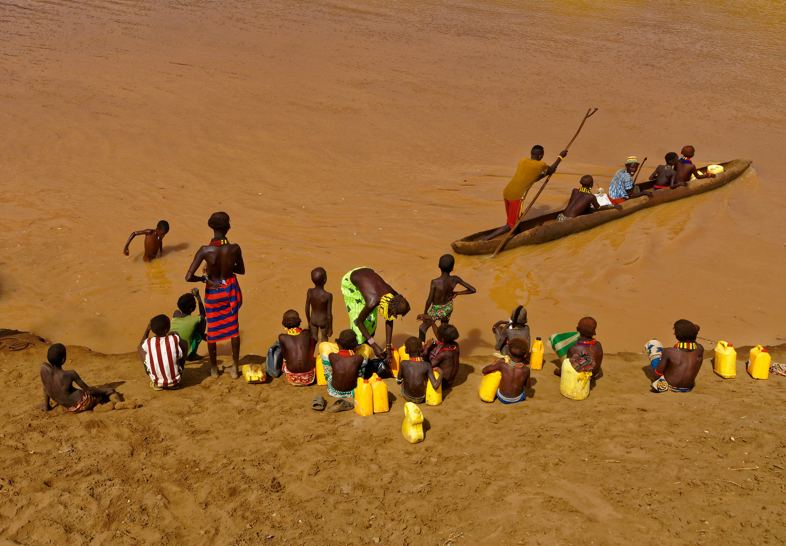 Frauen und Kinder der Galeba am Ufer des Omo, Omorate/Äthiopien