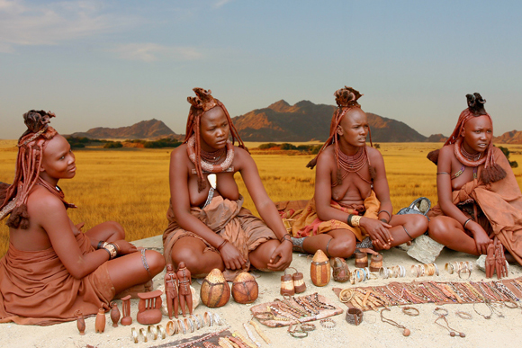 Frauen vom Stamm der Himba in Namibia