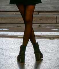 frauenbeine warten...