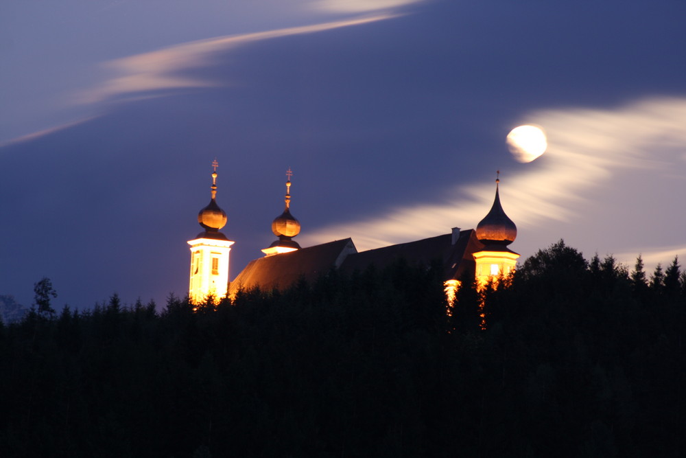 Frauenberg bei Vollmond