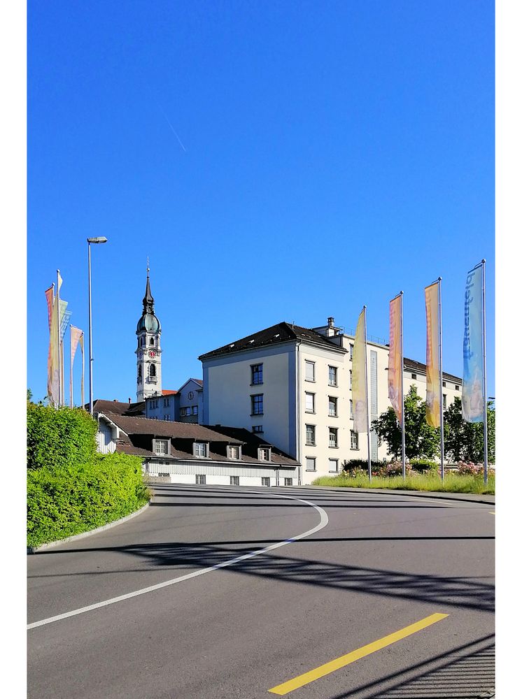 Frauenfelder Wahrzeichen: Kirche und Kaserne