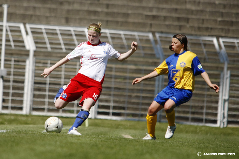 Frauenfußball: am 1.5.2011 spielte Lok Leipzig gegen den Hamburger SV II, Lok verlor mit 2:5