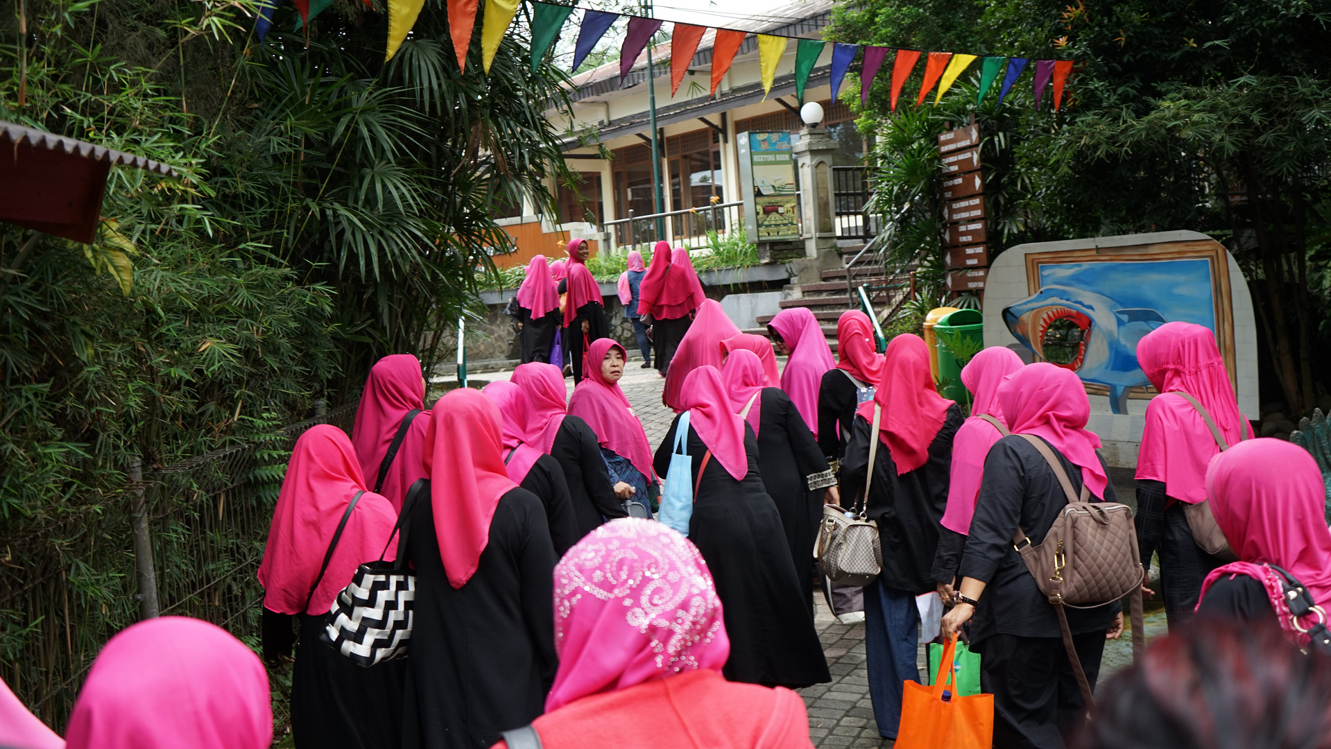 Frauengruppe in Indonesien