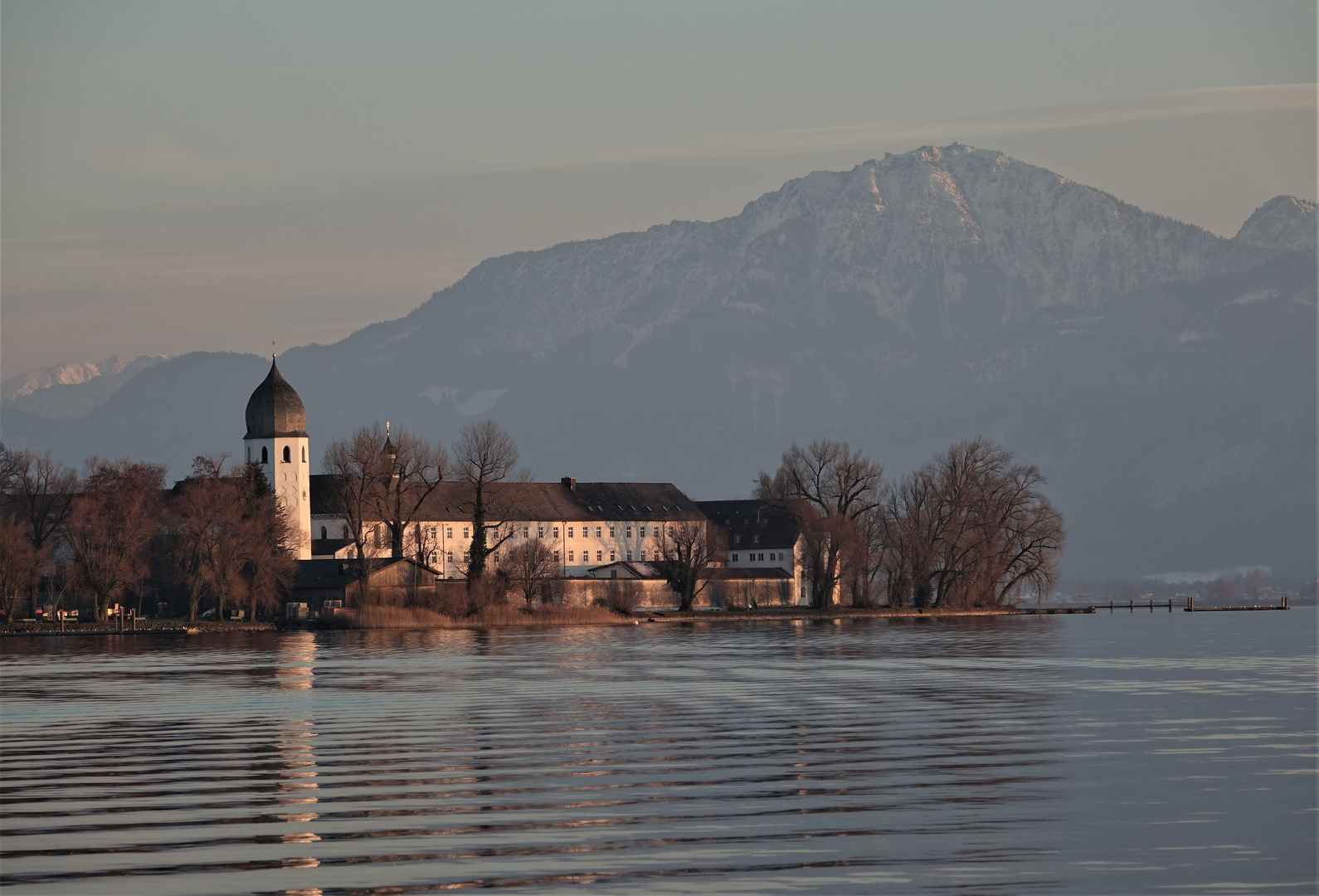 Fraueninsel Chiemsee - Glockenturm und Klosteranlage