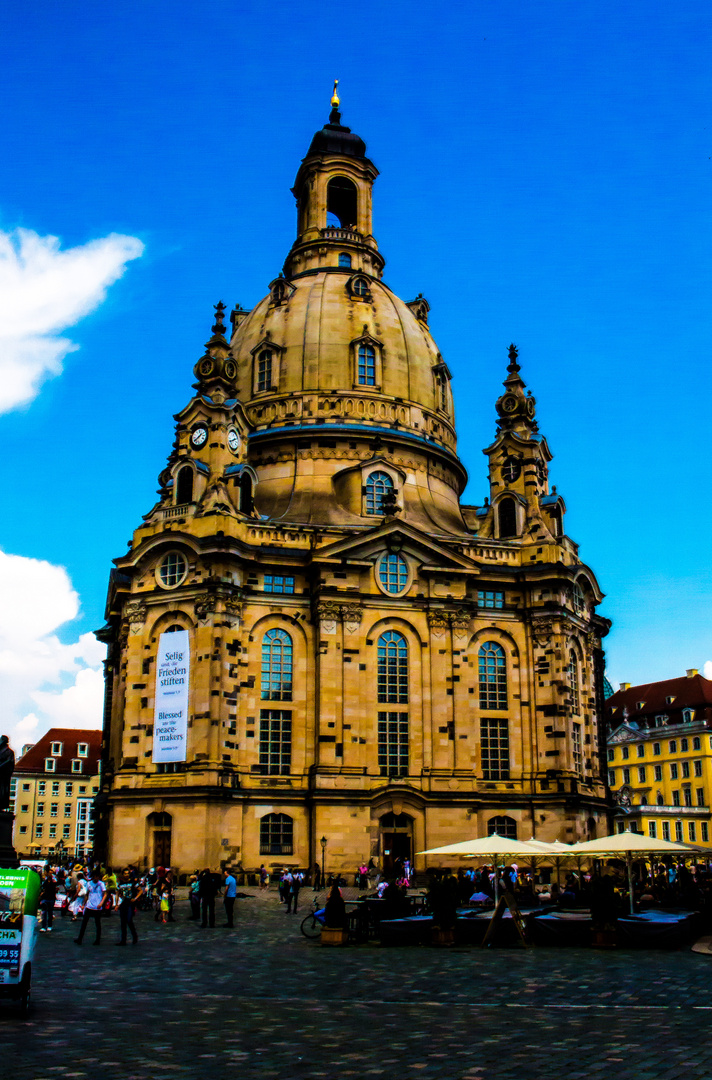 Frauenkirche am Sommertag