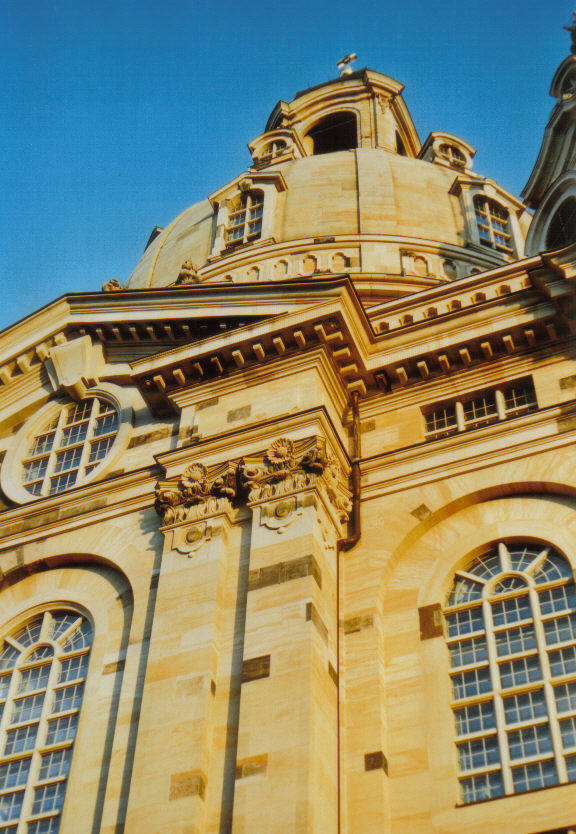 Frauenkirche - angestrahlt von einer Novembernachmittagssonne