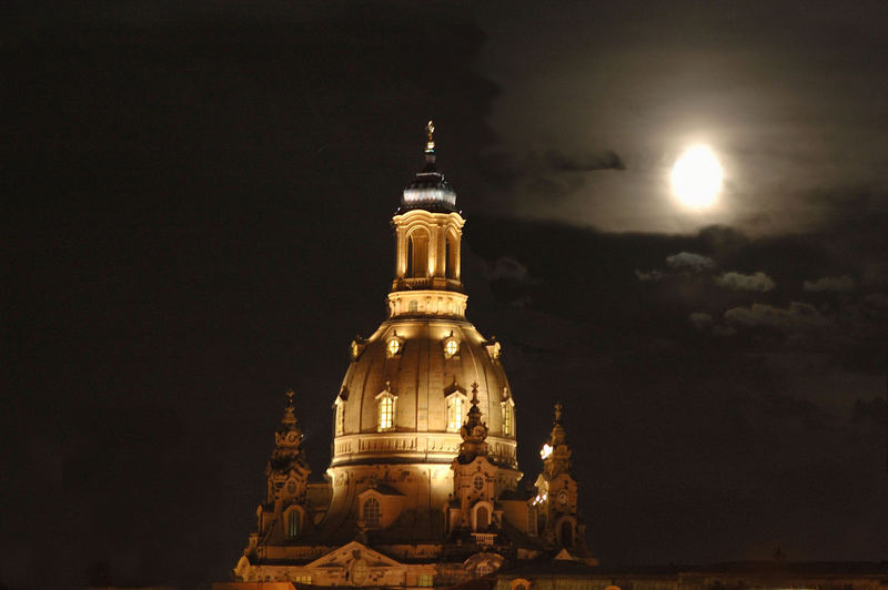 Frauenkirche bei Vollmond