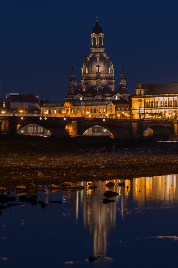 Frauenkirche Dresden in Blauem Rahmen