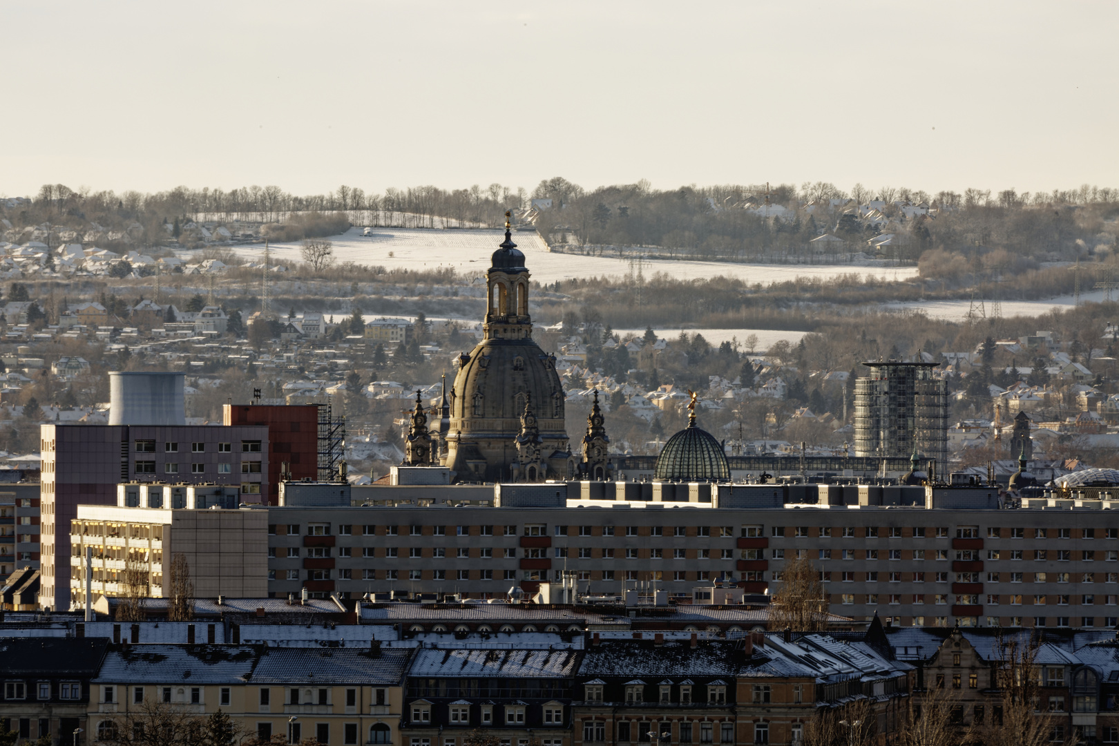 Frauenkirche Dresden mit Johannstadt im Vordergrund