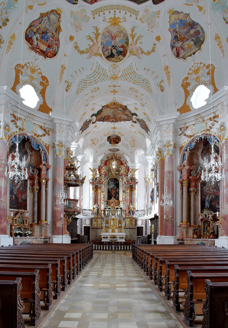 Frauenkirche Günzburg Blick zum Altar