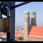 Frauenkirche hinter Gitter