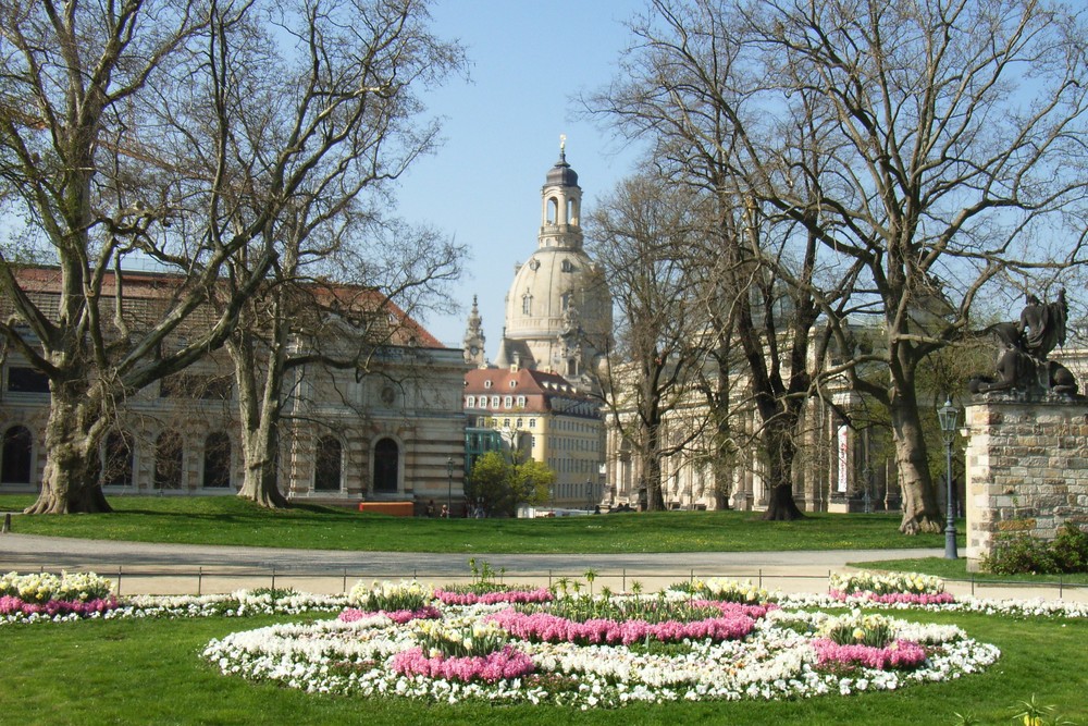 Frauenkirche im Frühling