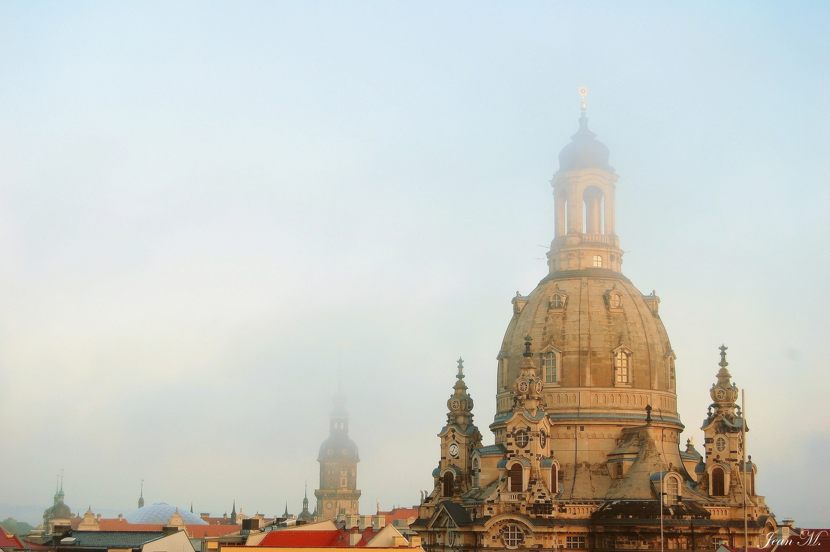 Frauenkirche im Morgennebel