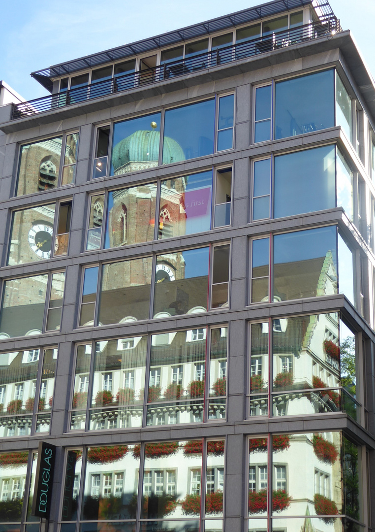 Frauenkirche im Spiegel...