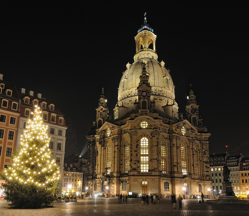 Frauenkirche kurz vor dem Jahreswechsel