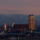  Frauenkirche mit Alpen - München