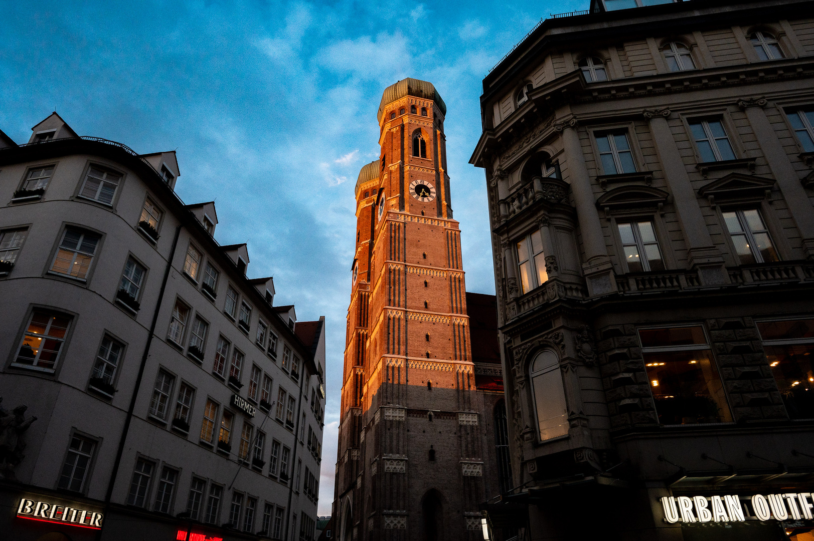 Frauenkirche mit Alpenglühen