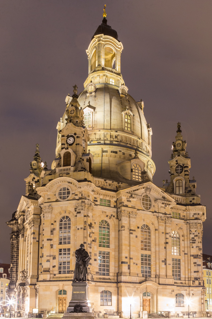 Frauenkirche mit Lutherdenkmal