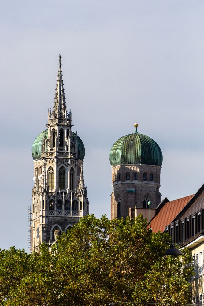 Frauenkirche mit Rathaus