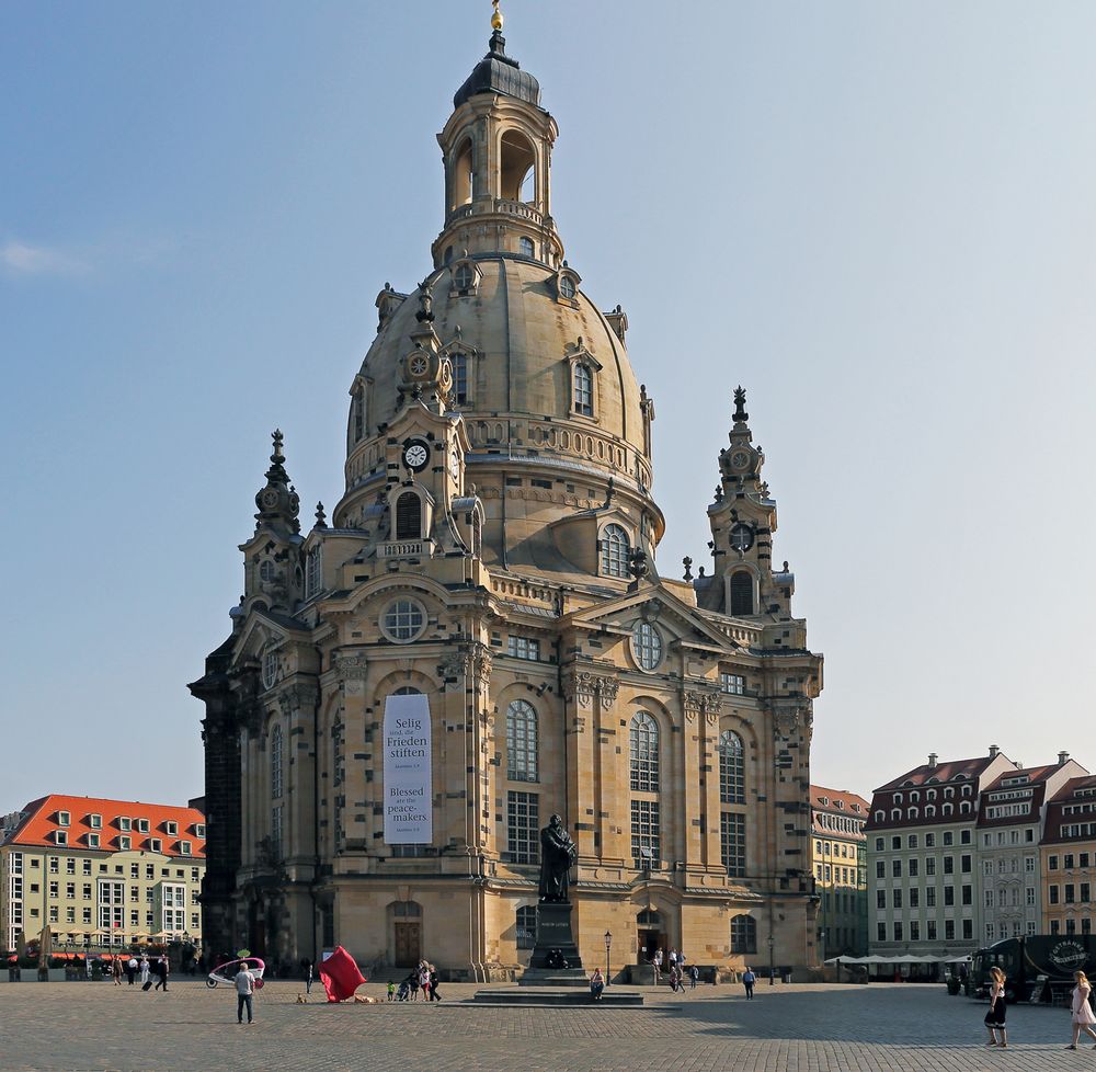Frauenkirche mit viel "Bearbeitungdsmühe" wegen der Standortprobleme aus der Nähe