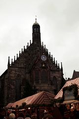 Frauenkirche Nürnberg mit Christkindlsmarkt