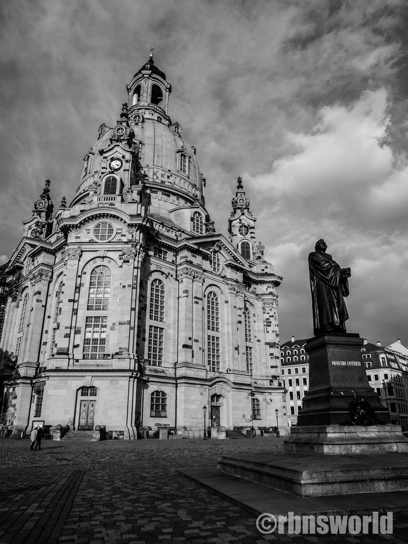 Frauenkirche schwarz-weiß.