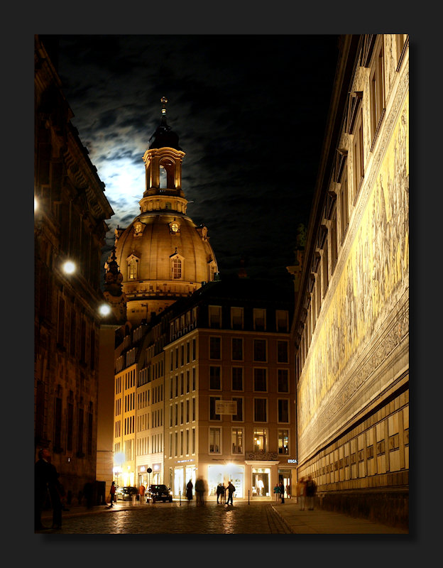 Frauenkirche und Fürstenzug bei Nacht