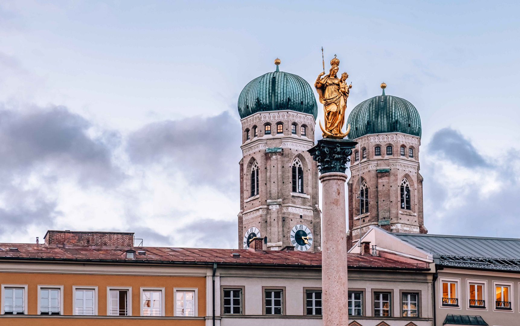 Frauenkirche unter Aufsicht