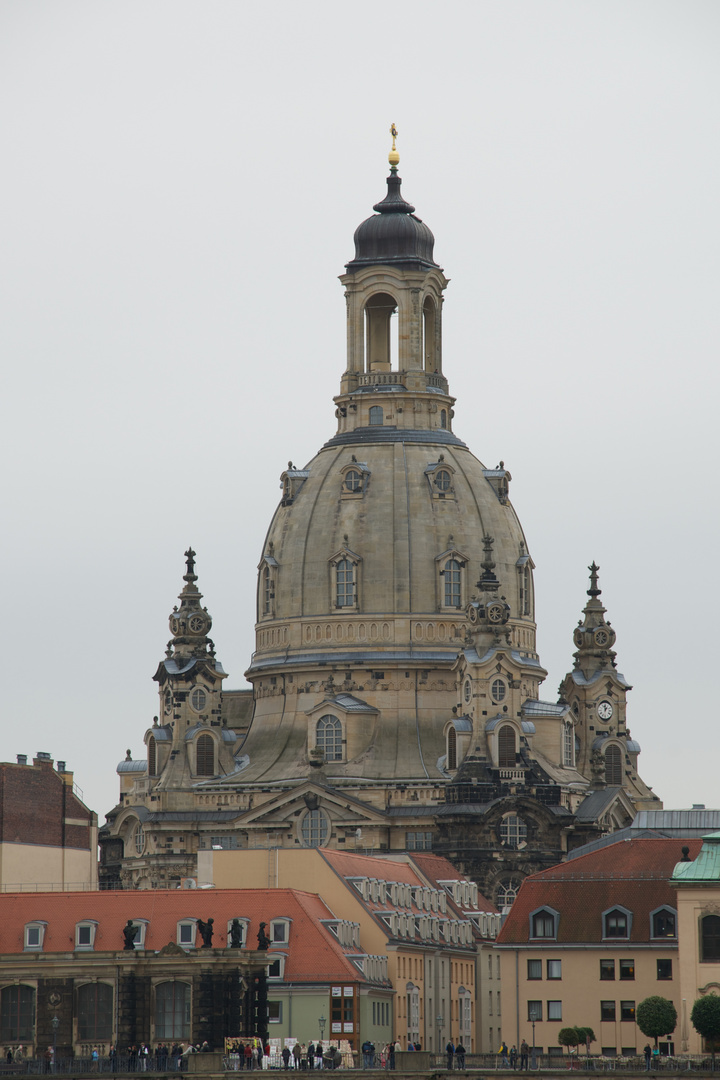 Frauenkirche vom Elbufer aus.