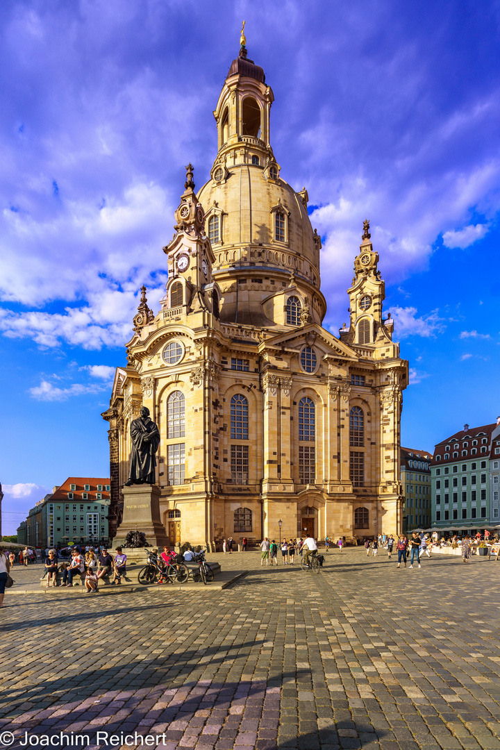 Frauenkirche von Dresden im Abendlicht des August