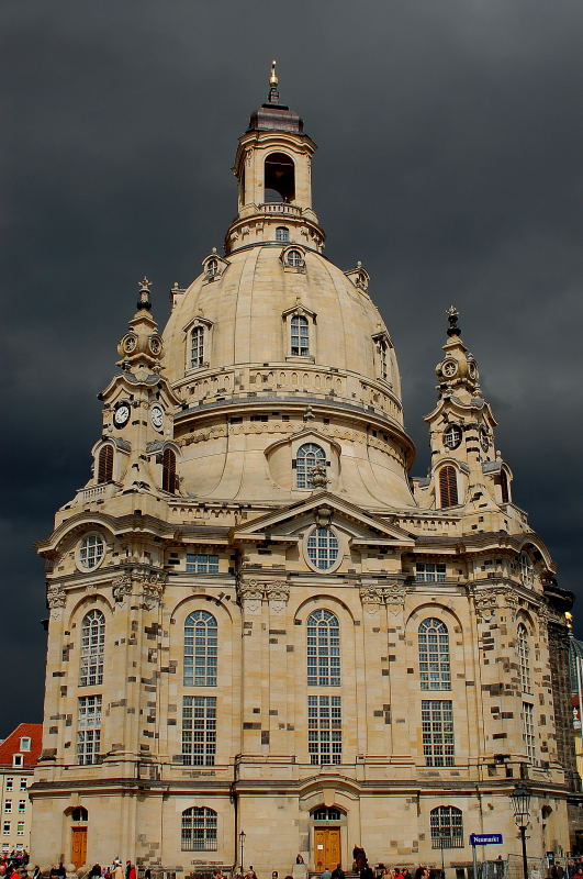 Frauenkirche zu Dresden im April