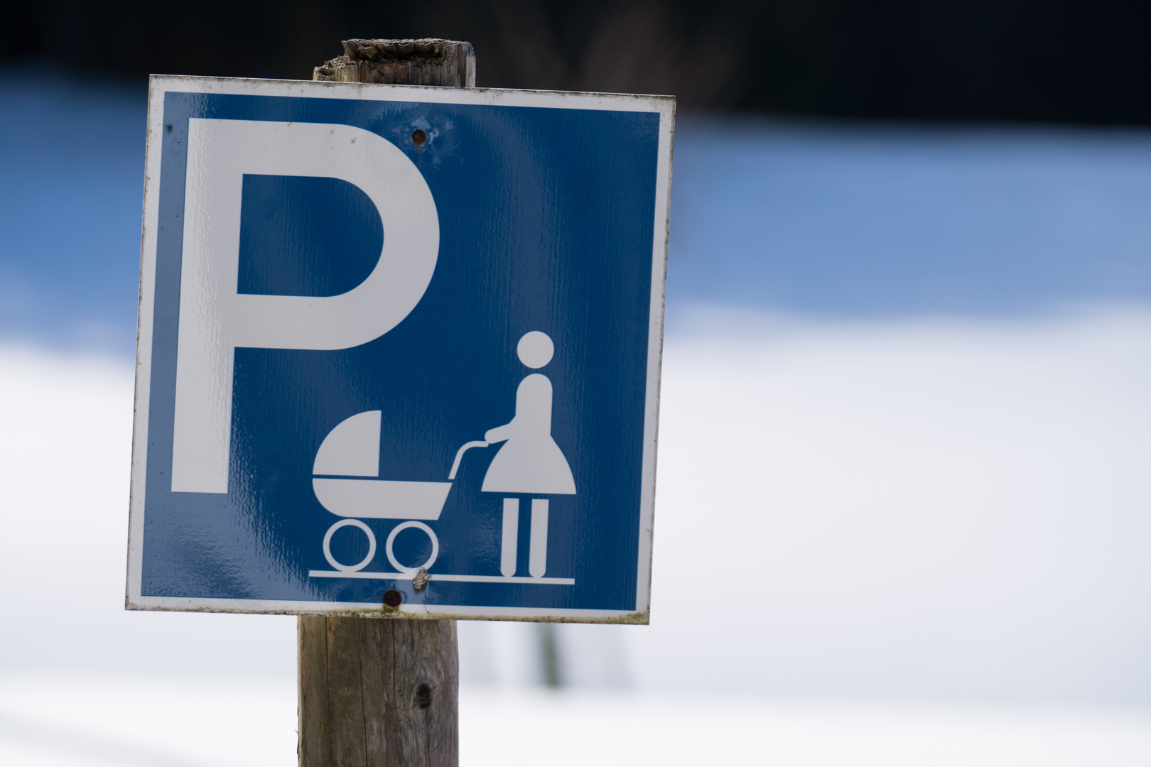 Frauenparkplatz im Schnee