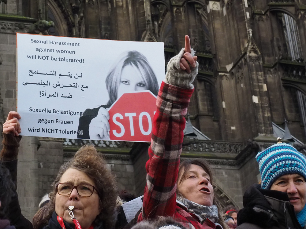 frauen_solidarität gegen gewalt