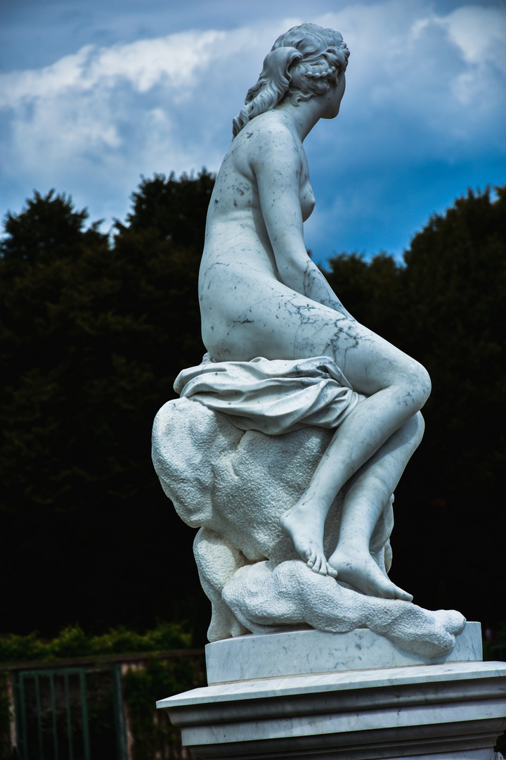 Frauenstatue im Park Sanssouci