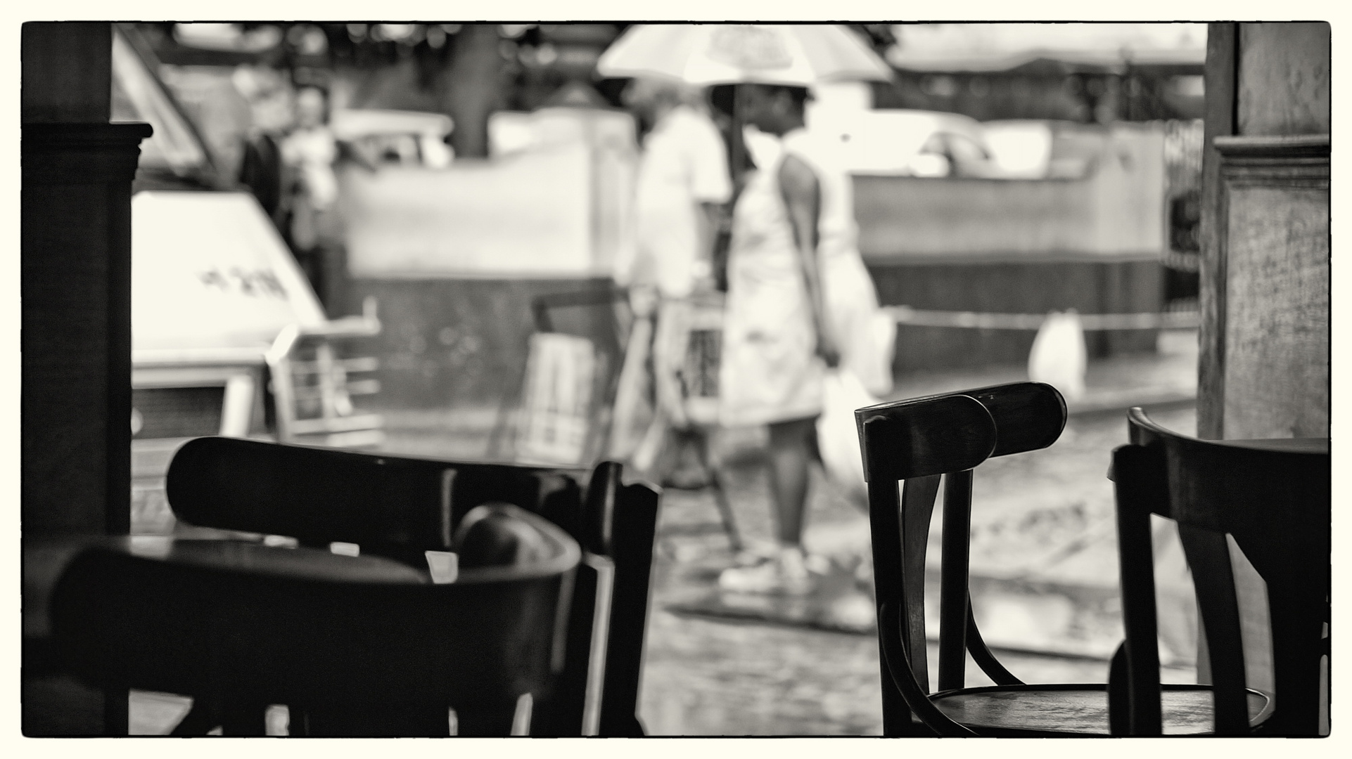 Frau.mit.Regenschirm