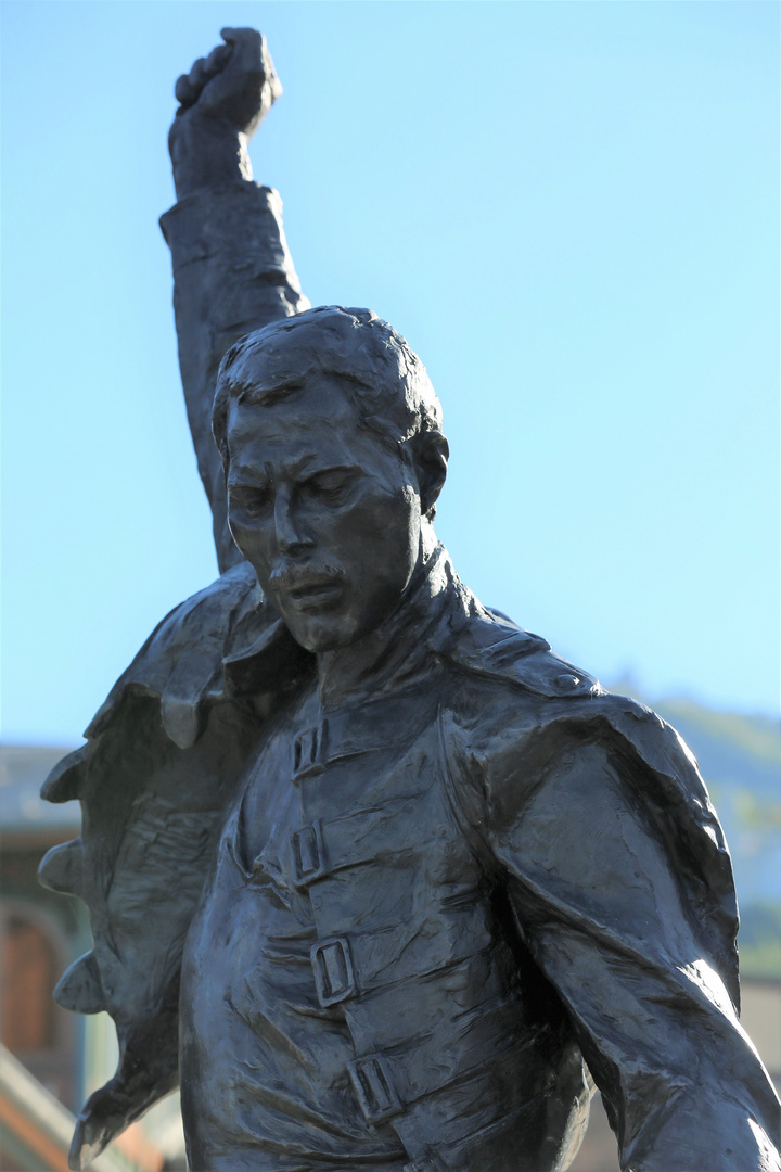 Freddie Mercury--Bronze Statue in Montreux Genfersee