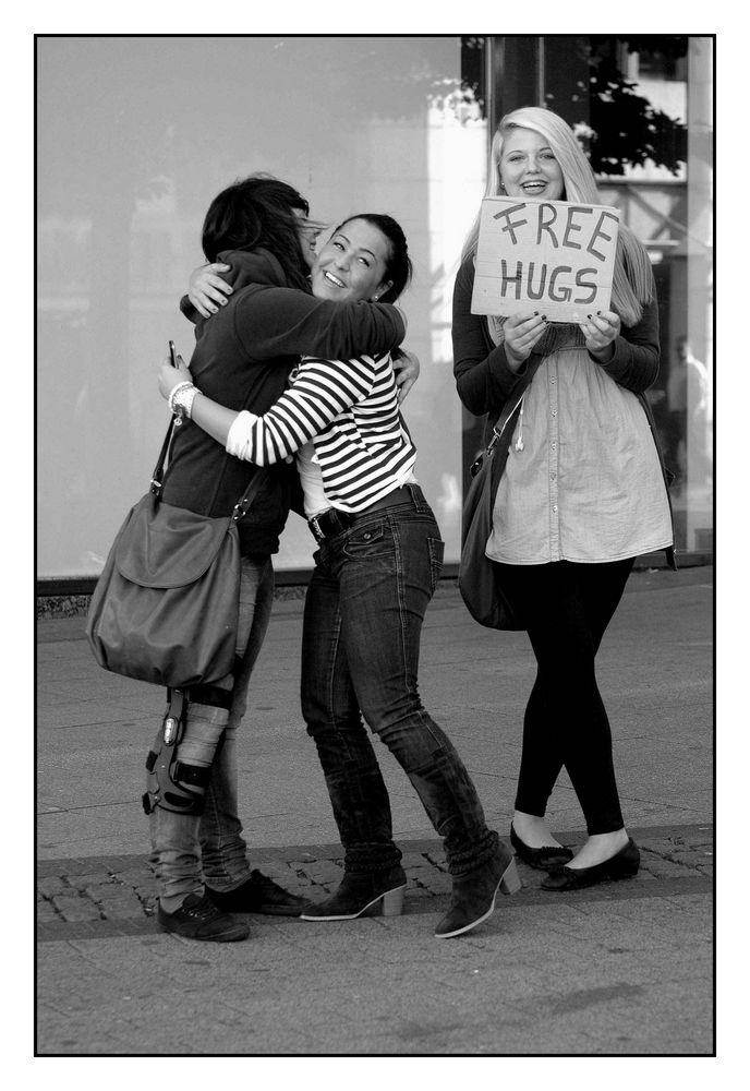 FREE HUGS