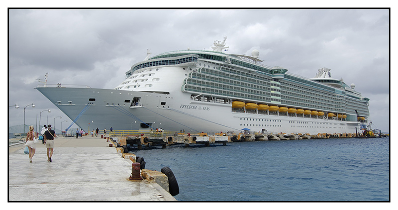 freedom of the seas im hafen von cozumel